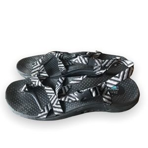 chacos skechers